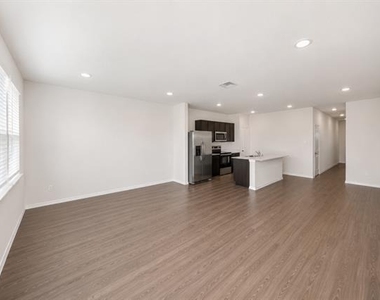 725 Cloverwood Drive - Photo Thumbnail 13