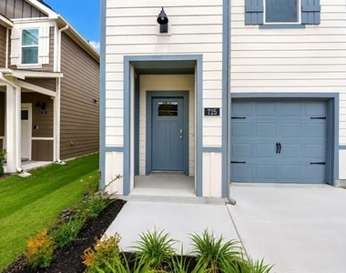 725 Cloverwood Drive - Photo Thumbnail 4