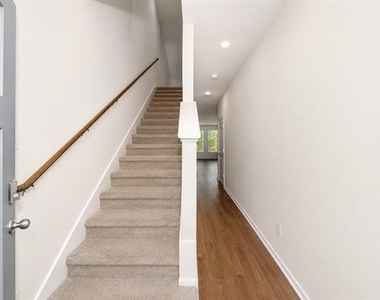 725 Cloverwood Drive - Photo Thumbnail 5