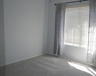 26247 N 45th Place - Photo Thumbnail 2