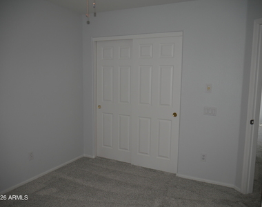 26247 N 45th Place - Photo Thumbnail 5