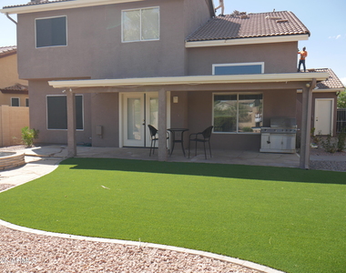 26247 N 45th Place - Photo Thumbnail 9