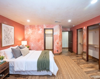 3452 N 67th Drive - Photo Thumbnail 9