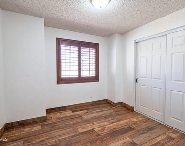 3452 N 67th Drive - Photo Thumbnail 11