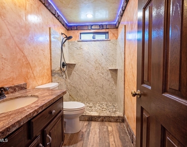 3452 N 67th Drive - Photo Thumbnail 8