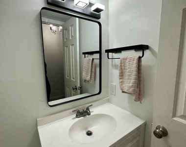 4823 Nw 9th Avenue - Photo Thumbnail 7