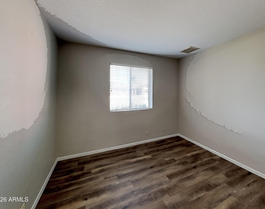 521 E Rosemonte Drive - Photo Thumbnail 8