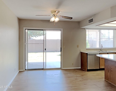 521 E Rosemonte Drive - Photo Thumbnail 4