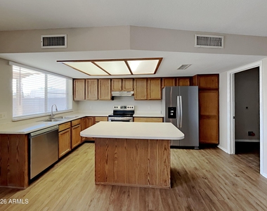 521 E Rosemonte Drive - Photo Thumbnail 2