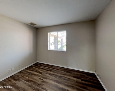 521 E Rosemonte Drive - Photo Thumbnail 9