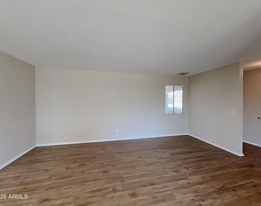 521 E Rosemonte Drive - Photo Thumbnail 6