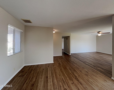 521 E Rosemonte Drive - Photo Thumbnail 5
