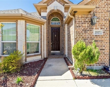 2527 Appaloosa Lane - Photo Thumbnail 2