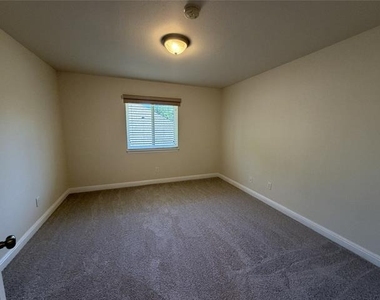 1001 Meadow Creek Drive - Photo Thumbnail 9