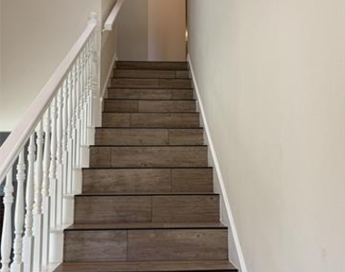 1001 Meadow Creek Drive - Photo Thumbnail 27