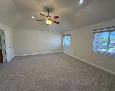1001 Meadow Creek Drive - Photo Thumbnail 20