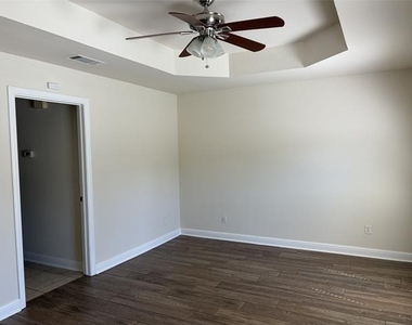 1001 Meadow Creek Drive - Photo Thumbnail 10