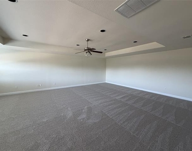 1001 Meadow Creek Drive - Photo Thumbnail 15
