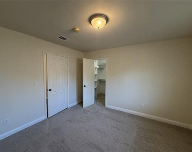 1001 Meadow Creek Drive - Photo Thumbnail 16