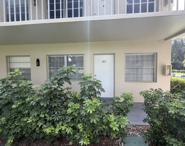 16 Vista Palm Lane - Photo Thumbnail 2