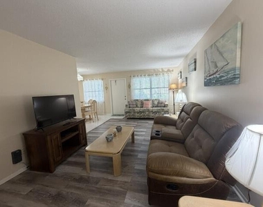 16 Vista Palm Lane - Photo Thumbnail 5