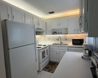 16 Vista Palm Lane - Photo Thumbnail 9