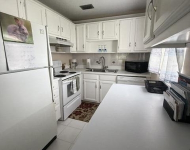 16 Vista Palm Lane - Photo Thumbnail 11