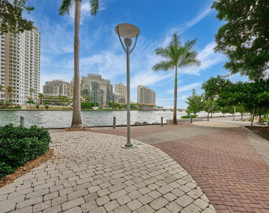 495 Brickell Avenue - Photo Thumbnail 10