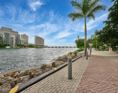 495 Brickell Avenue - Photo Thumbnail 11