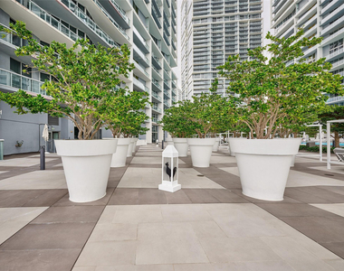 495 Brickell Avenue - Photo Thumbnail 6