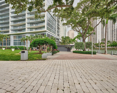 495 Brickell Avenue - Photo Thumbnail 8