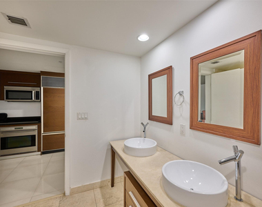 495 Brickell Avenue - Photo Thumbnail 16