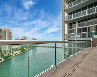 495 Brickell Avenue - Photo Thumbnail 2