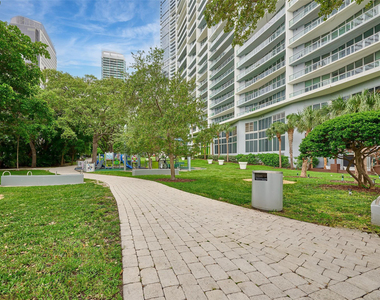 495 Brickell Avenue - Photo Thumbnail 9