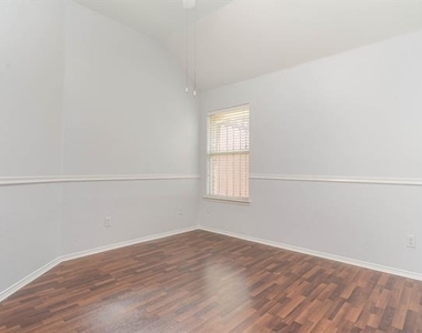 5548 Norris Drive - Photo Thumbnail 12