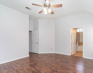 5548 Norris Drive - Photo Thumbnail 7