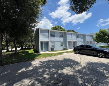 622 S 11th Street - Photo Thumbnail 2
