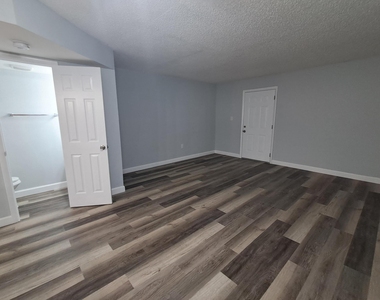 622 S 11th Street - Photo Thumbnail 10