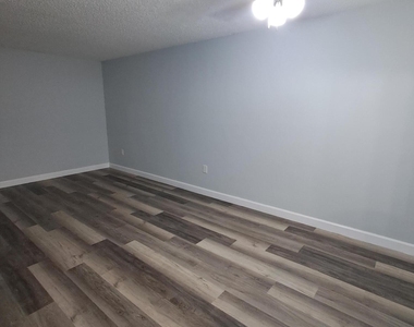 622 S 11th Street - Photo Thumbnail 11