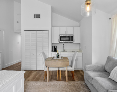 11863 Wimbledon Circle - Photo Thumbnail 7