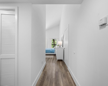 11863 Wimbledon Circle - Photo Thumbnail 4