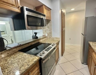 2305 N Congress Avenue - Photo Thumbnail 3