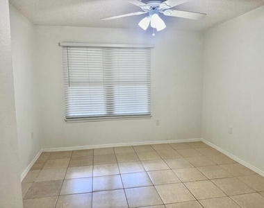 2305 N Congress Avenue - Photo Thumbnail 10
