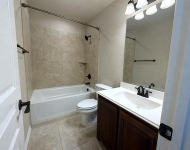 1109 Abbey Lane - Photo Thumbnail 20