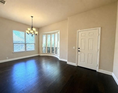 1109 Abbey Lane - Photo Thumbnail 4