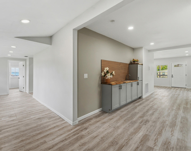 1566 Nw 9th Avenue - Photo Thumbnail 12