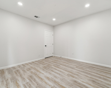 1566 Nw 9th Avenue - Photo Thumbnail 17
