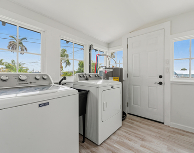 1566 Nw 9th Avenue - Photo Thumbnail 20
