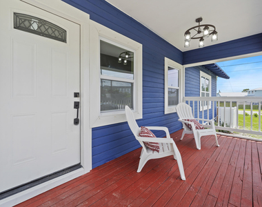 1566 Nw 9th Avenue - Photo Thumbnail 2