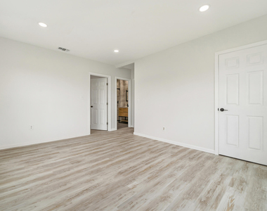 1566 Nw 9th Avenue - Photo Thumbnail 22
